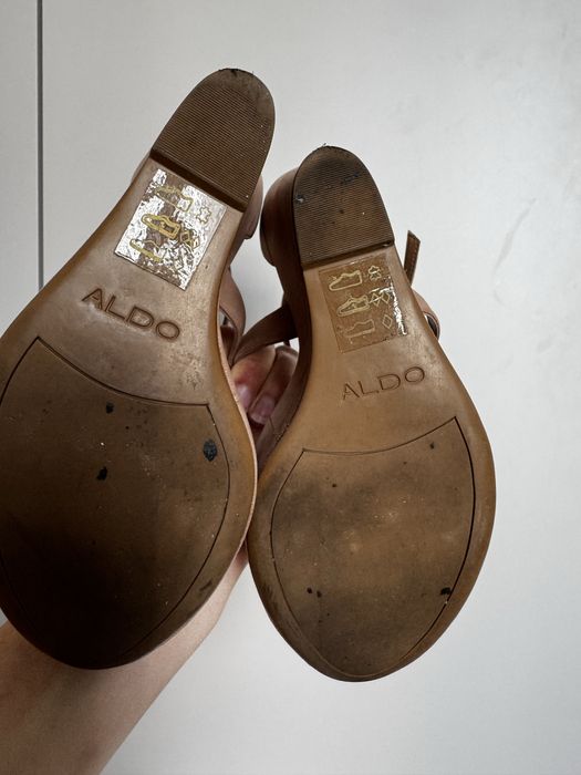 Шкіряні босоніжки на платформі Aldo
