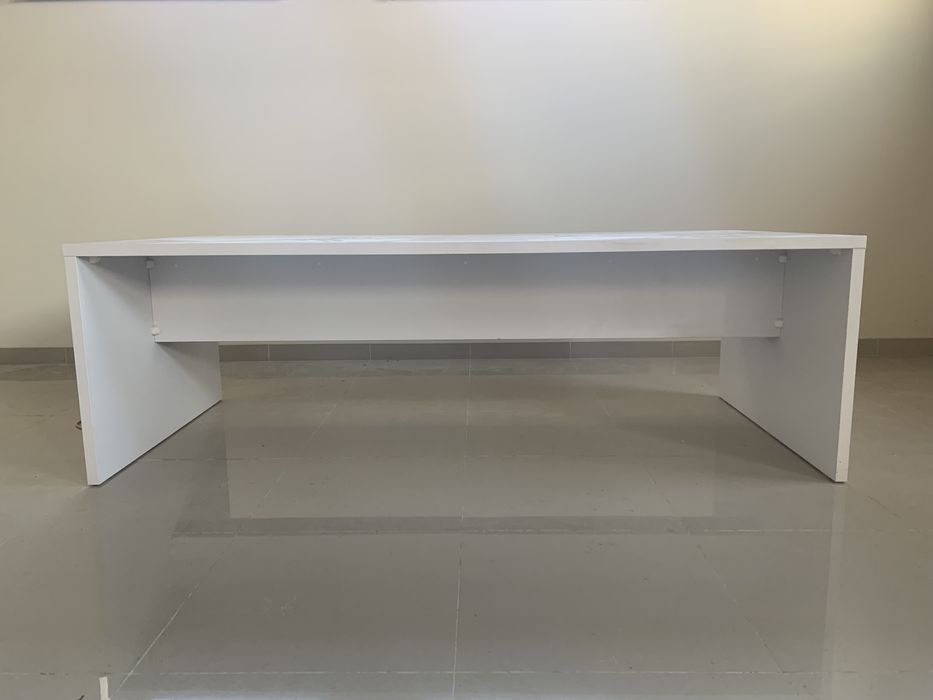 Стіл на 6 робочих місць з розетками