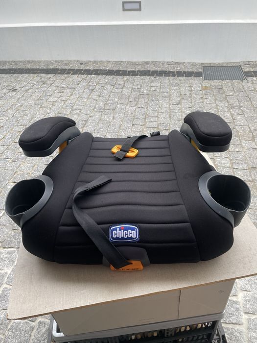 Cadeira elevatória da chicco Gofit plus com isofix de cor preta