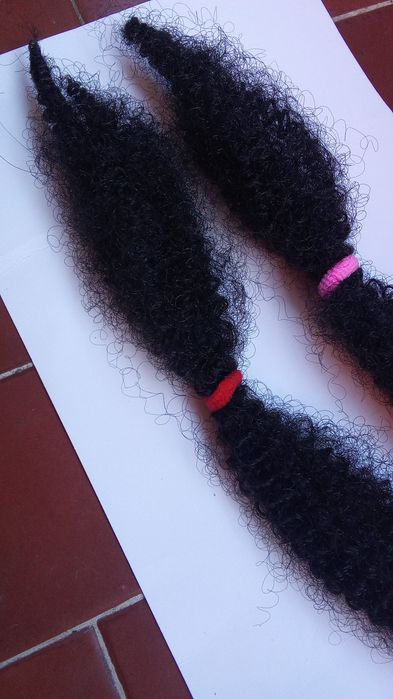 Cabelo Kinky Twist – 4 mechas + agulha de crochet grátis
Cabelo Kinky Twist dividido em 4 mechas, com agulha de crochet incluída gratuitamente.