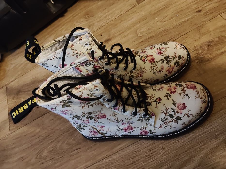 Botki damskie w kwiaty nowe