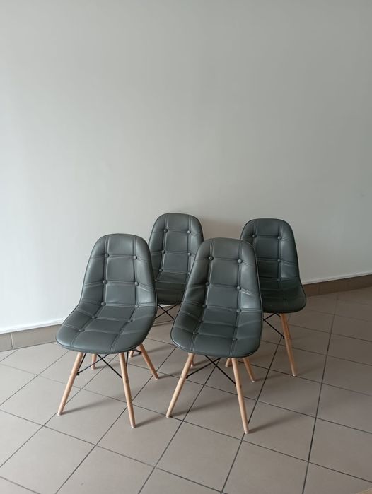 4  krzesła typu skandynawskiego