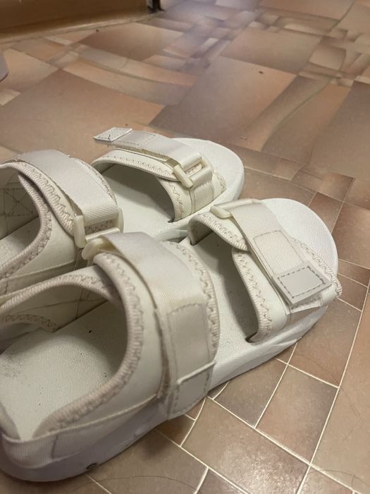 Неймовірні босоніжки для вашої дівчинки