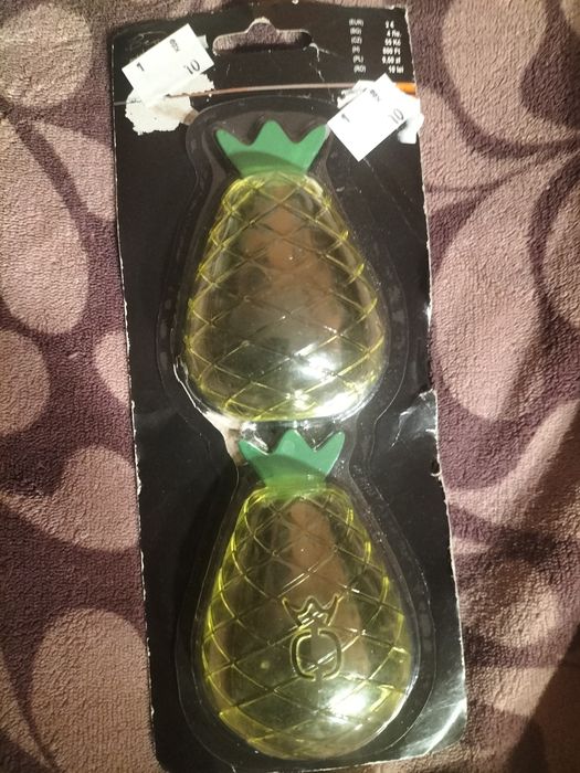 Pojemniki na gąbkę do makijażu