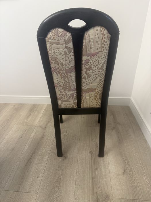 Komplet   6 krzesel drewnianych z obiciem