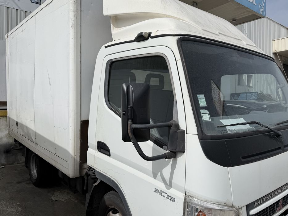 Mitsubishi Fuso Canter 06/2009 | 245.000 km | Caixa fechada | 3.500 kg