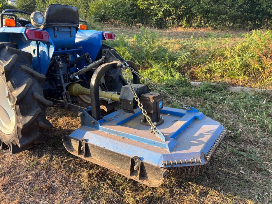 Trator iseki TU2100 4x4 com alfaias