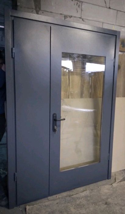 Входные двери в тамбур, металлические двери, бронированные двери