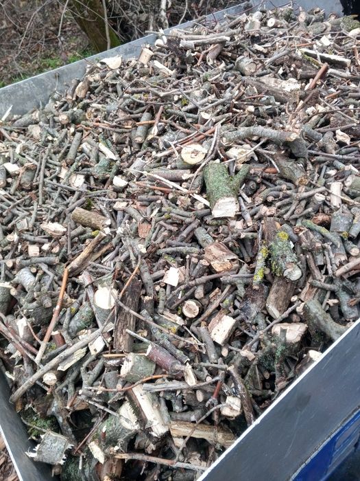 Продам дрова(рубані гілки) в сітках.