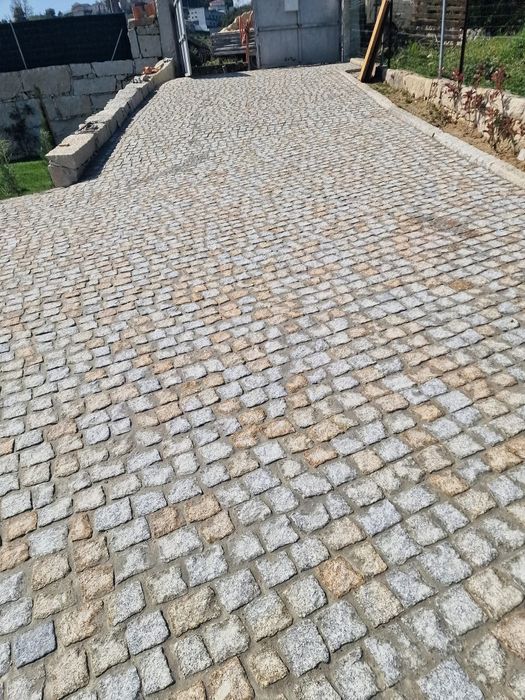 Pavimentações  em  Granito Natural / Calçada Portuguesa
