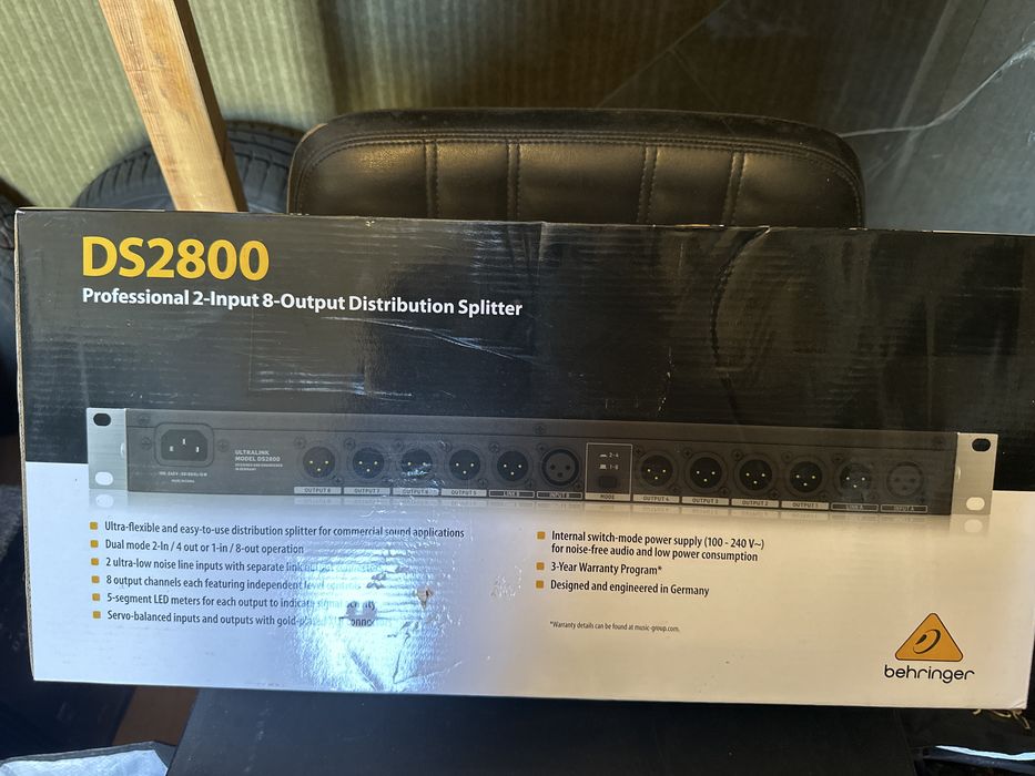RESERVADO Behringer DS2800 Professional 2-Input 8-Output Distribution Splitter
