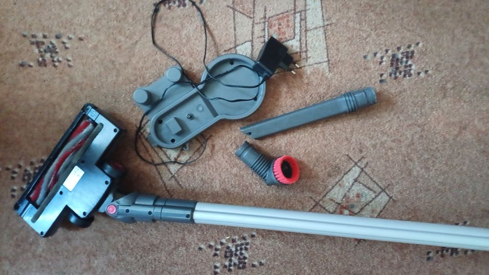 РОБОЧИЙ акамуляторний пилосос REDMOND