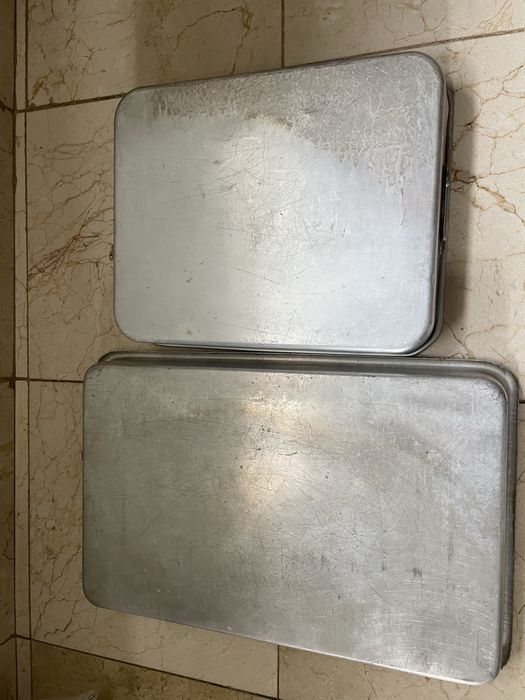 2 tabuleiros de aluminio