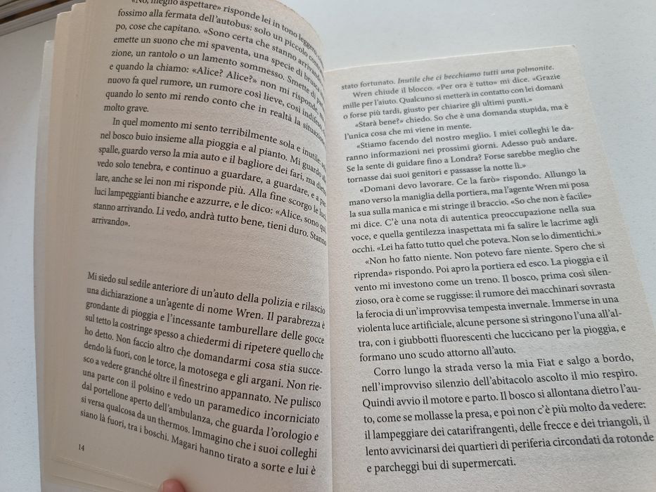 Książka po włosku. Un'altra donna. Harriet Lane.