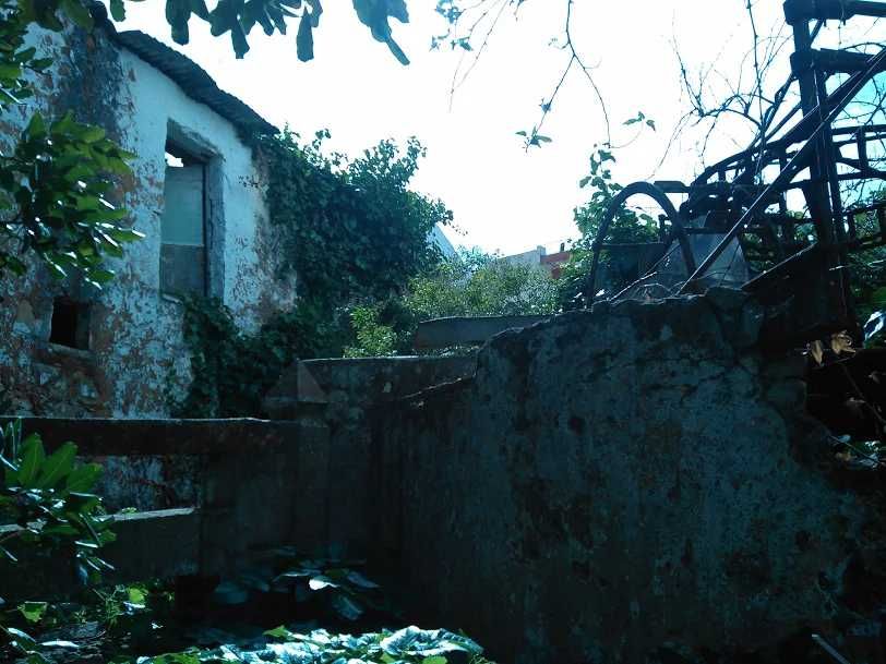 Moradia com 14 compart., para recuperação,  lote de 602m2, em  LOULÉ