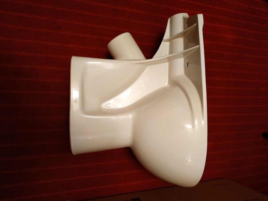 Продам унитаз Kolo без бачка , новый