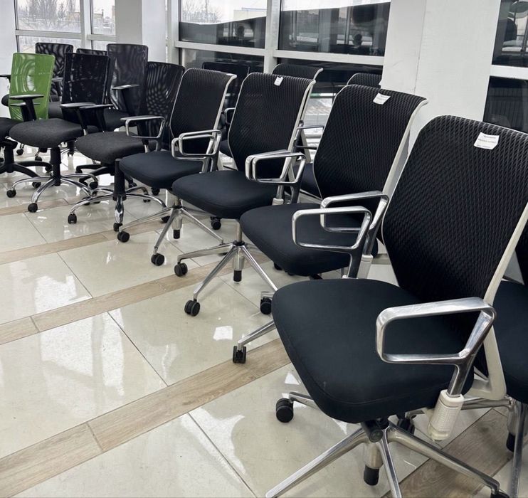 РАСПРОДАЖА офисных кресел, конференц-кресел и стульев