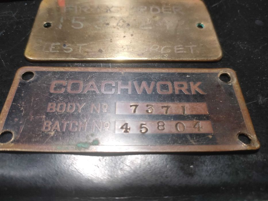 Chapas metálicas alusivas a rallye's anos 60