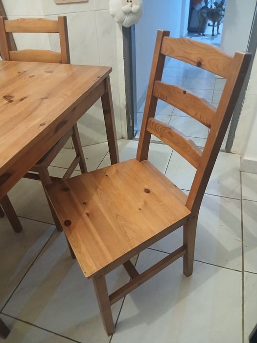 Mesa com 4 cadeiras