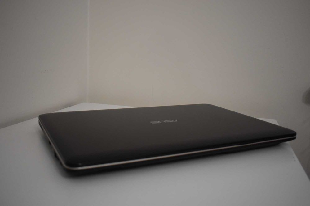 Laptop Asus R541u i3 8gen/4 GB RAM/SSD 256 GB