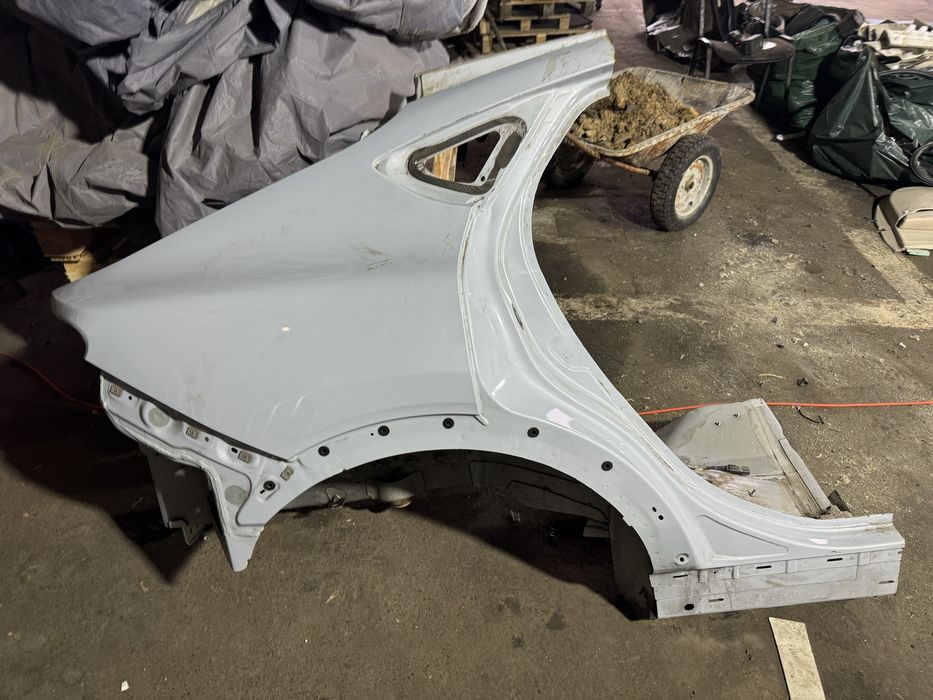 Ford mustang mach-e Четверть права