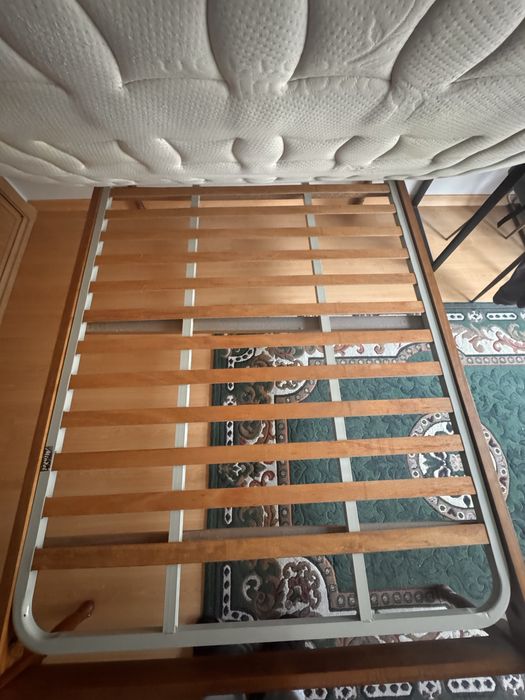 Mobilia de Quarto ( Cama ,Colchão ,estrado , cómoda , mesas cabeceira)