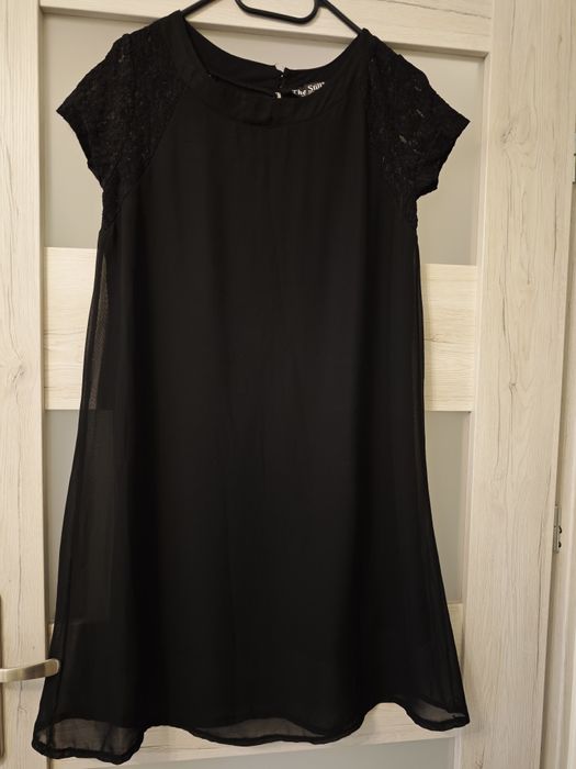 Czarna sukienka z koronką