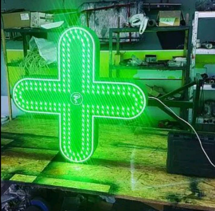 Хрест аптечний та вивіска для аптеки