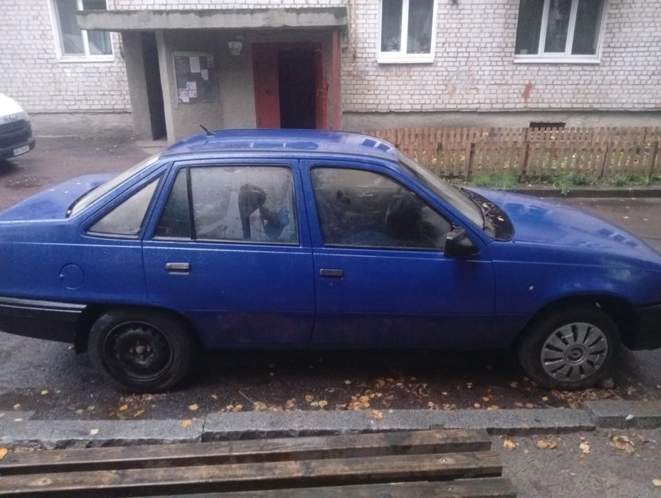 Опель кадет 1.3 Седан