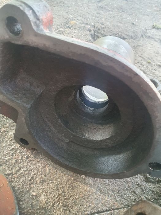Корпуса і шківи водяного насоса для двигуна д240 д245.