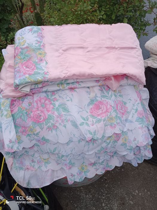 Edredão para cama de solteiro em bom estado.