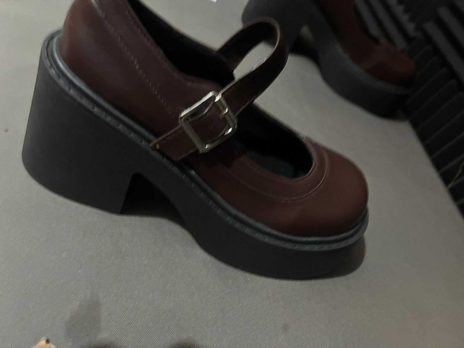 sapato Mary Jane de plataforma marrom com salto bloco, estilo retrô