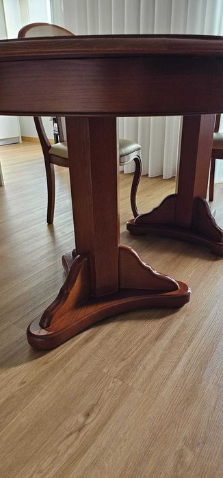 Conjunto Mesa extensível e 6 cadeiras