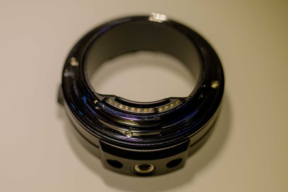 Commlite EF-EOS R adapter do Canona jak nowy!