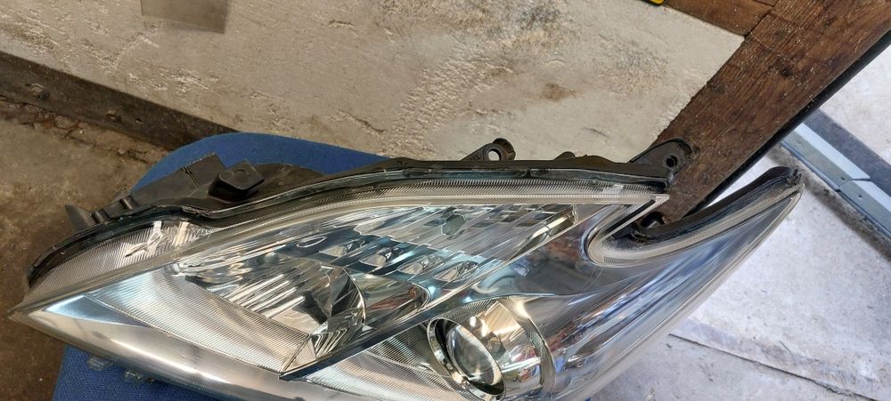 Reflektor Toyota Prius III lewa strona Koito