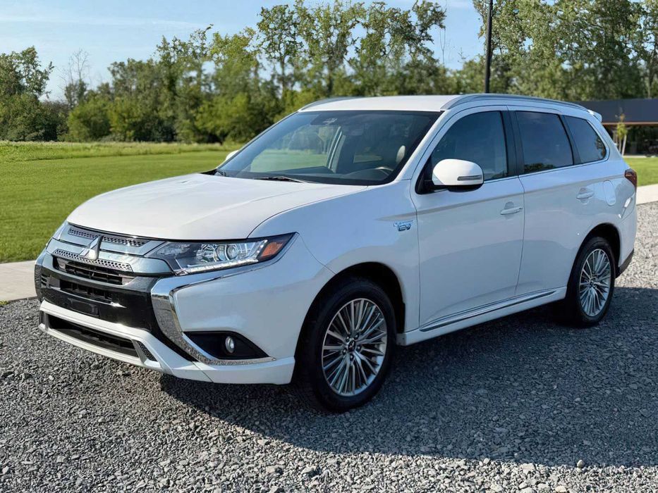 Mitsubishi Outlander PHEV      2022