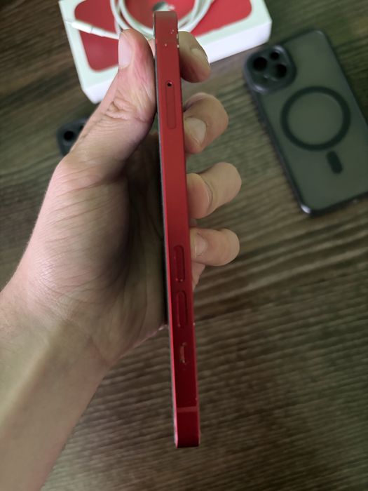 iPhone 13, 128GB, CZERWONY, 88% Kondycja baterii, Oryginalny Kabel, 2 Etui