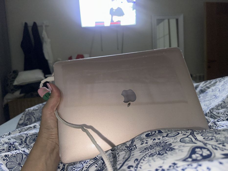 MacBook Air 13" — Intel i5 | 8GB RAM | 500GB SSD