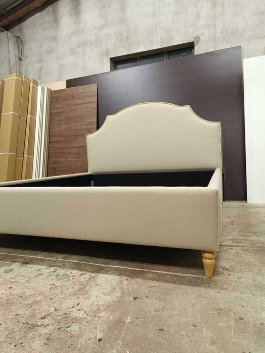 Łóżko tapicerowane boho pinezki plecionka szenil producent na wymiar