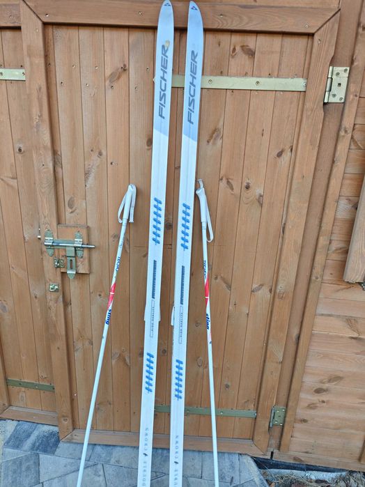 Biegówki. Narty biegowe Fischer plus kijki