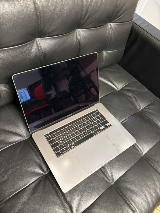 MacBook Pro 2019 16'' - Avaria na Motherboard (com Caixa Original)