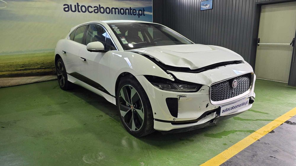 Jaguar I-Pace EV400 AWD  -  Salvado