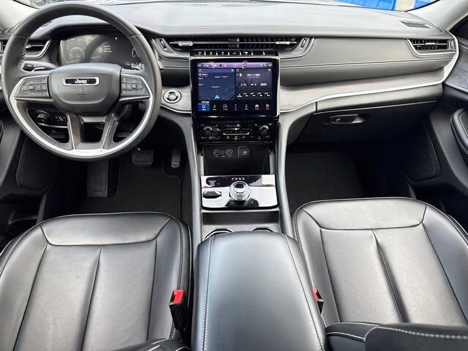Jeep Grand Cherokee      2023