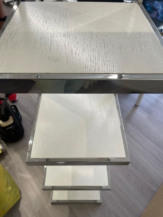 Estantes em inox ,com tampos em madeira