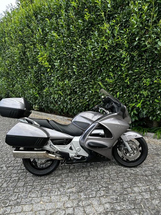 Honda Pan European 1300 – Impecável