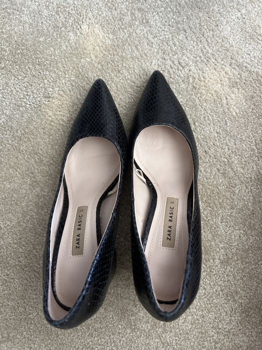 Sapato de salto alto preto