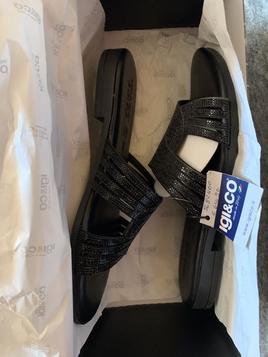 Skórzane, błyszczace klapki IGI&CO rozmiar 37