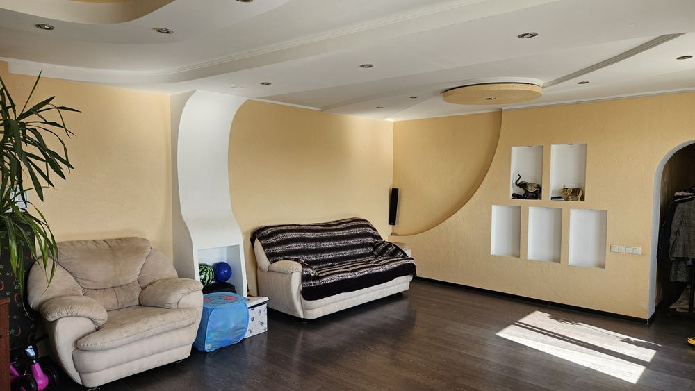 Продам 3х комнатную квартиру на 4 мкр с АО(газ)с хорошим ремонтом