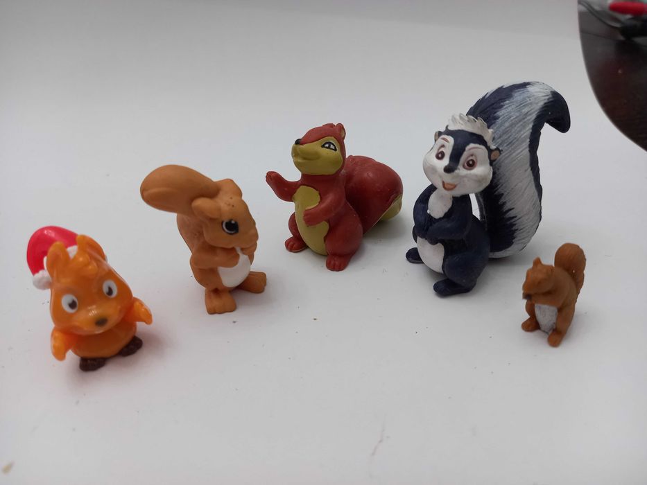 Kinder Кіндер Киндер сюрприз слон пінгвін білка їжак їжачок морж тюлень крокодил слоник