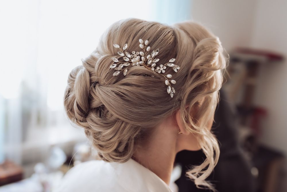 Ślubna ozdoba we włosy